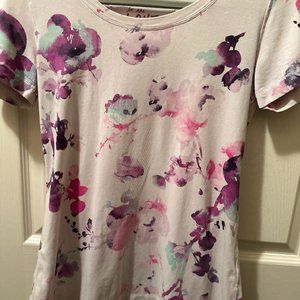 BE THE LOVE THAT YOU SEEK TEE SHIRT FLORAL PRINT SHORT SLEEVE SIZE SMALL